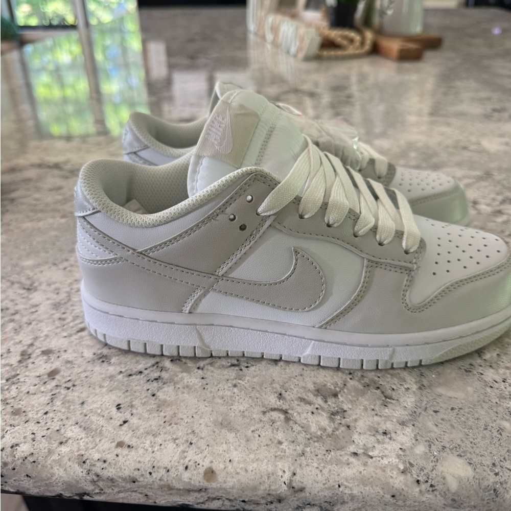 !!!BRAND NEW!!! Nike Dunks Size 7